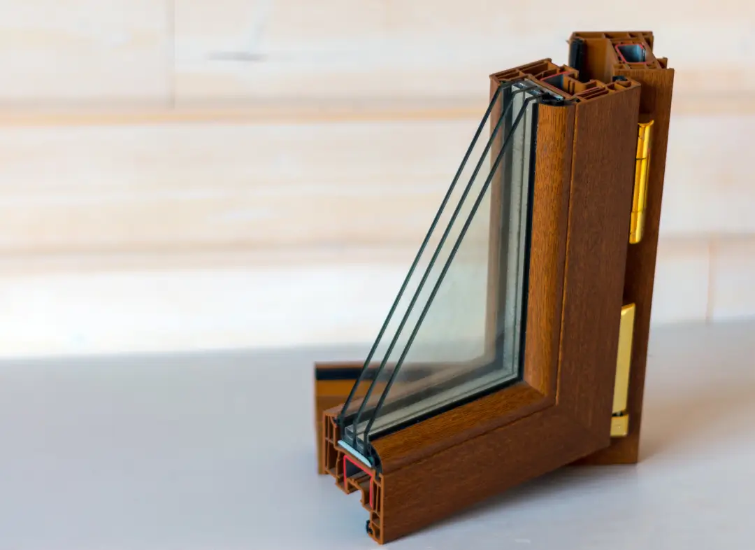 Installation de fenêtre en bois sur mesure Vedène